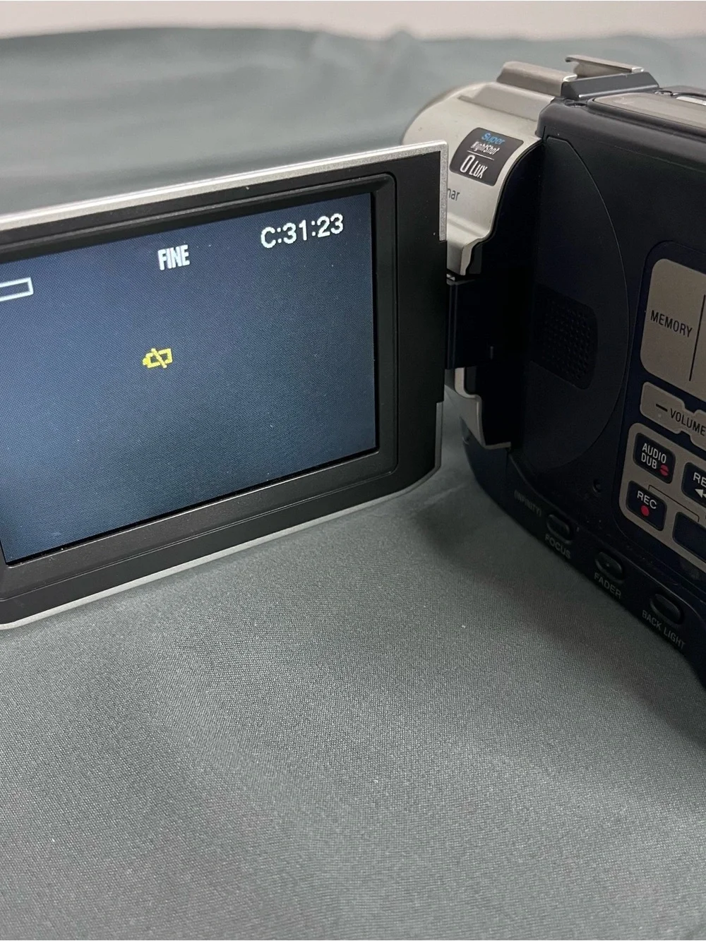Sony dcr trv17